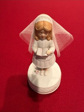 Enesco White First Communion Girl Figurine Music Box 
Vintage 1981
